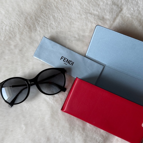24hrs sale! Fendi Black Round Sunglasses with Red Logo Case